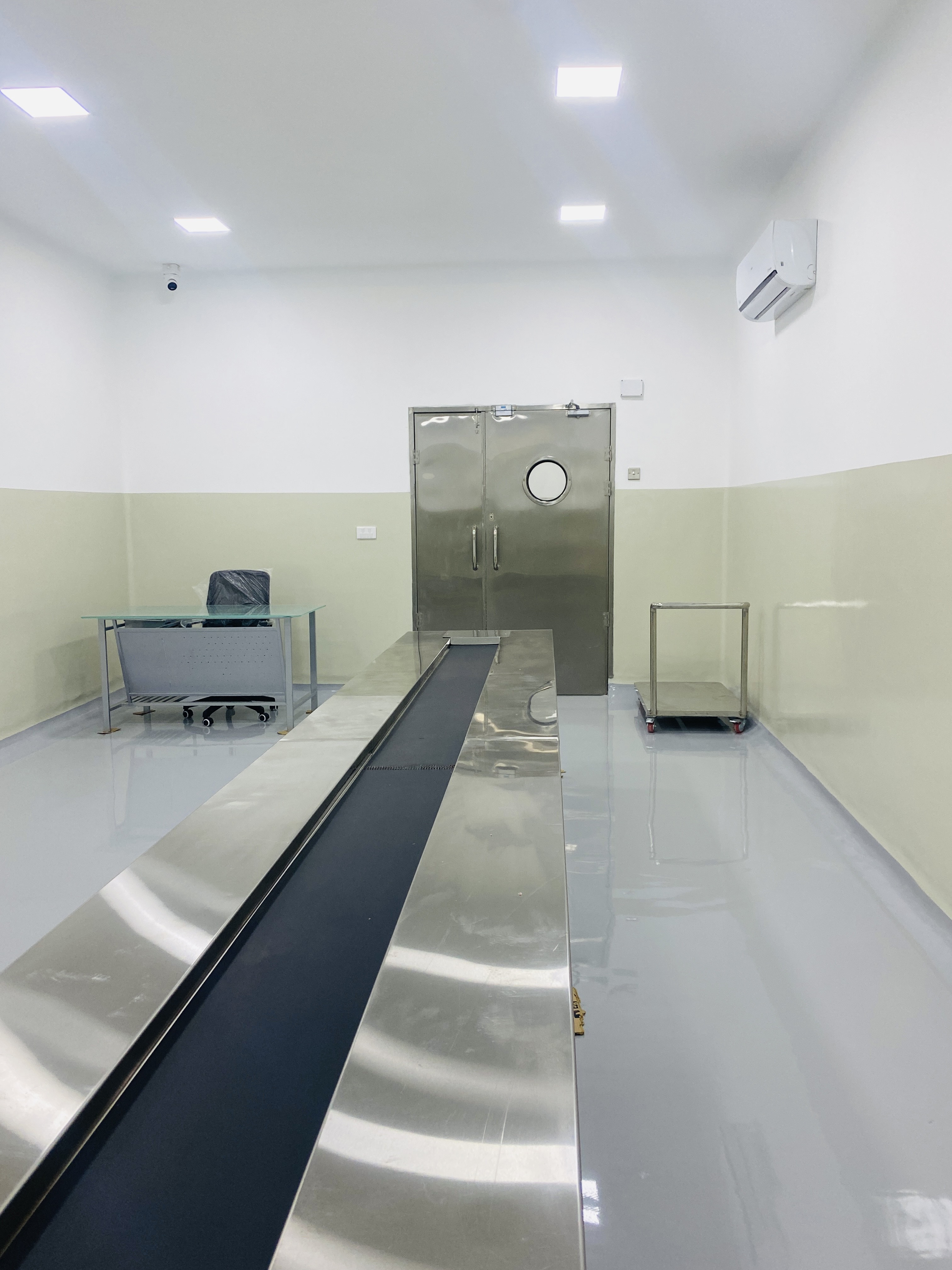 Controlled Cleanroom Environment